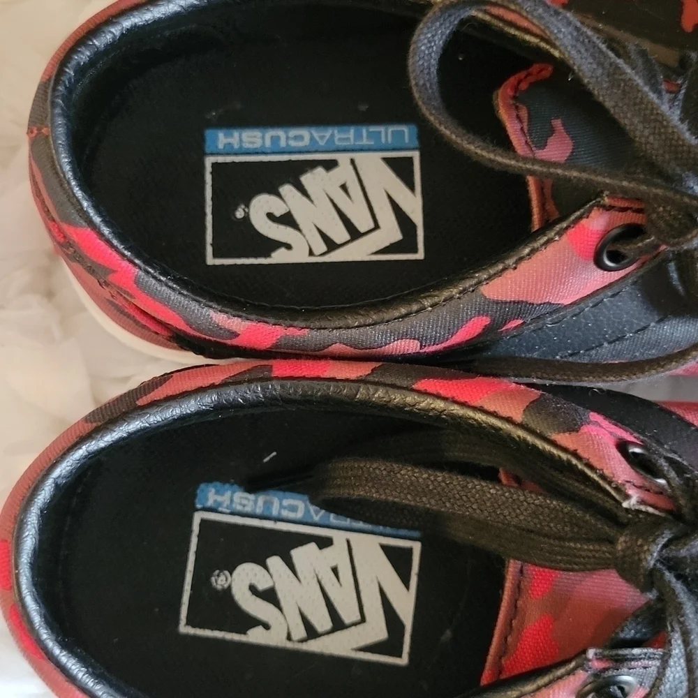 Vans bold no limit camo lace up sneakers Low Rise Tenniscore Athleisure